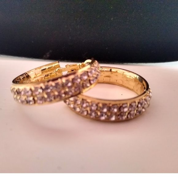 ROUND HOOP Women's FAUX DIAMOND EARRINGS New Chrystal GOLD Metal - Picture 3 of 5